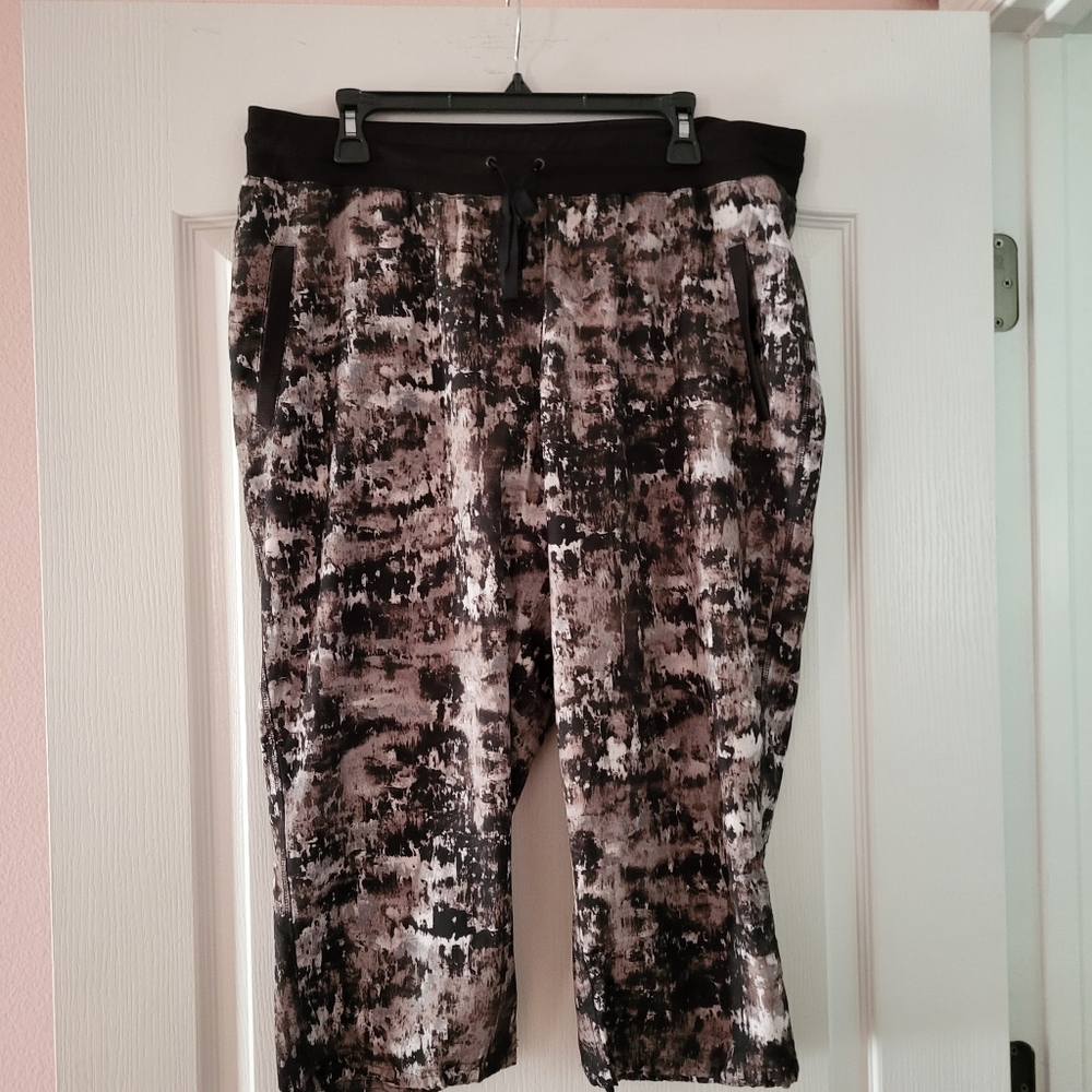 XL Camoflauge workout pants